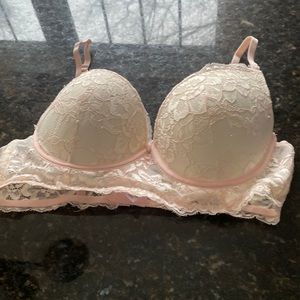 Victoria’s Secret 38C push-up bra